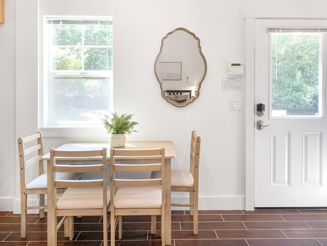 Building Photo - 3355 E Saratoga Rd