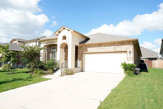 Building Photo - Immaculate rental now available in coveted...
