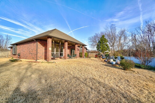 Building Photo - Spacious 4-Bedroom Retreat in Oklahoma City