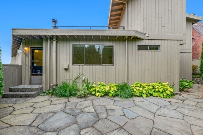 Building Photo - 4Bd/3Ba Seattle House