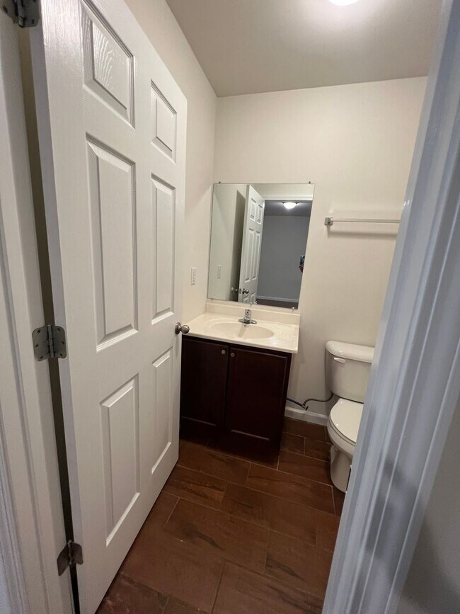 Building Photo - 3 bed/2 bath with 1 car garage for lease
