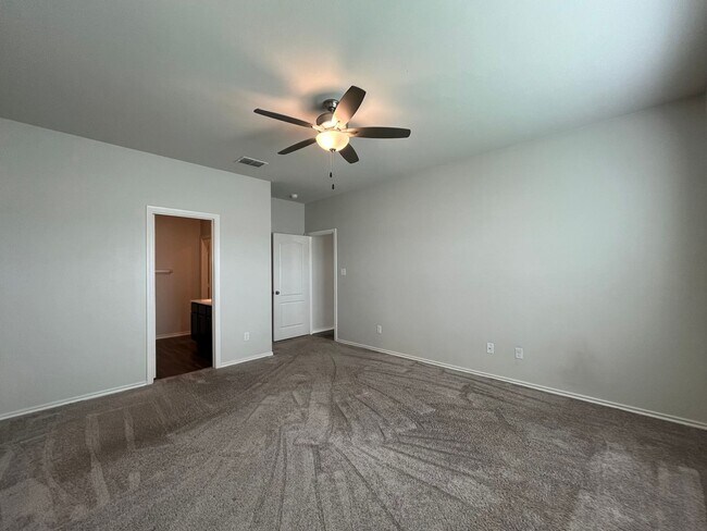 Building Photo - 917 Martin St