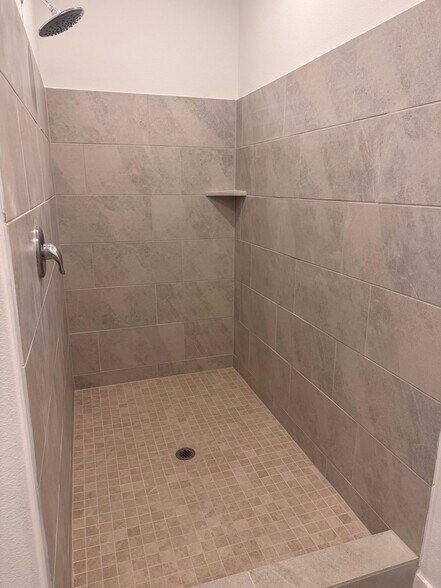 Building Photo - 814 Madrono Dr