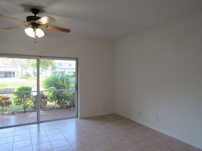 living room - 8248 Pacific Beach Dr