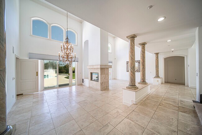 Building Photo - 1160 N Easley Canyon Rd