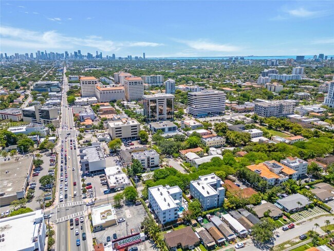 Building Photo - 810 Salzedo St
