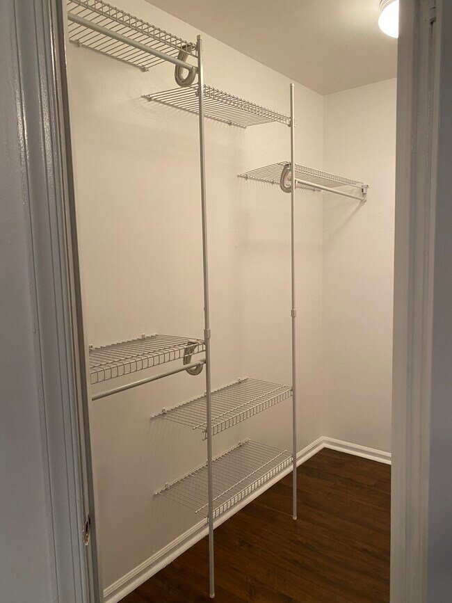 Building Photo - 425 Atlanta Ct