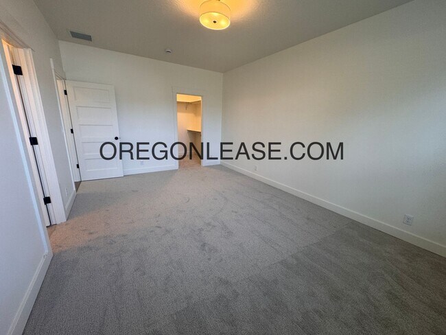 Building Photo - Gorgeous New Construction in Brand New Veneta Subdivision