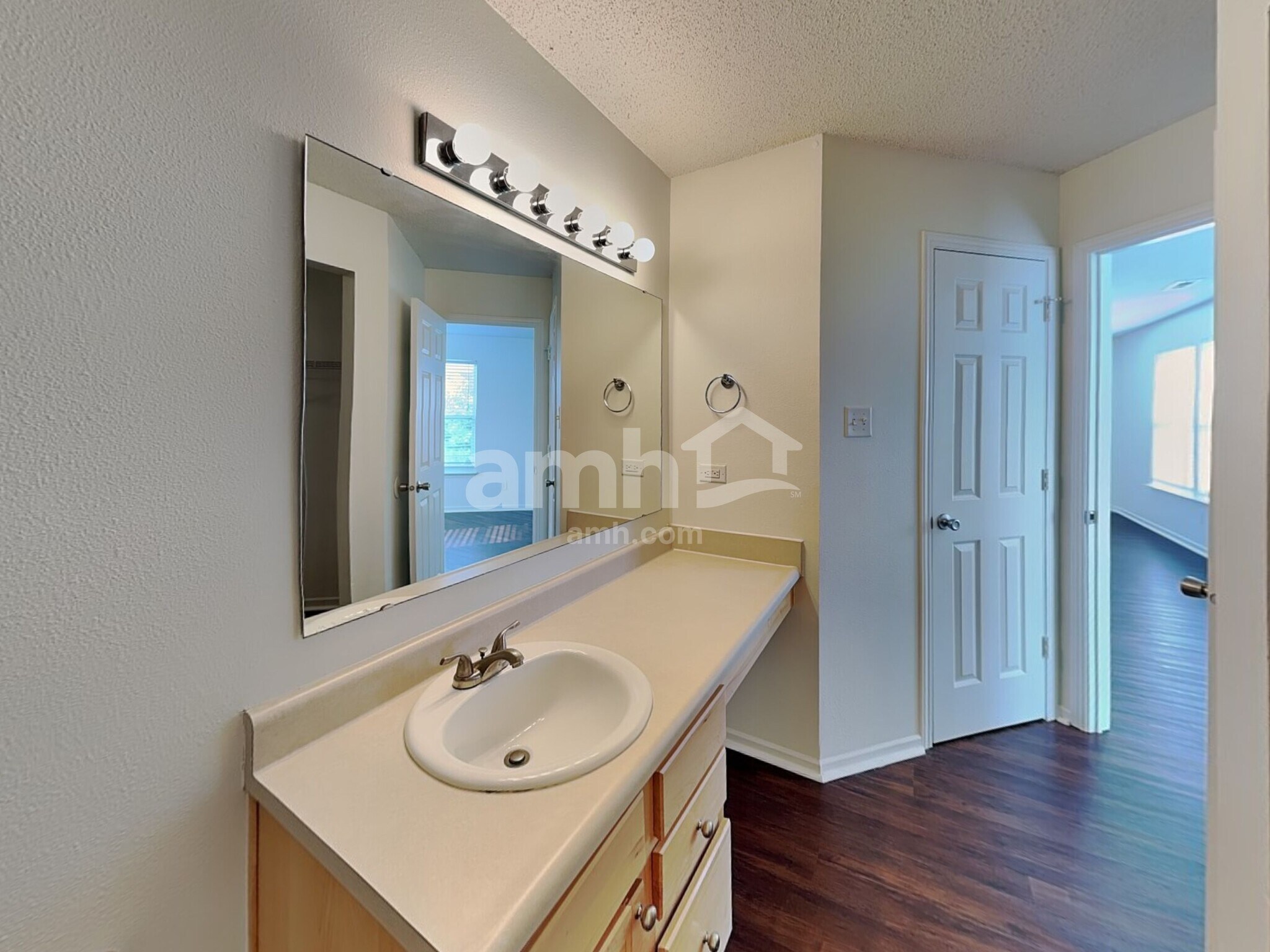 Building Photo - 6887 Merritt Ridge Way