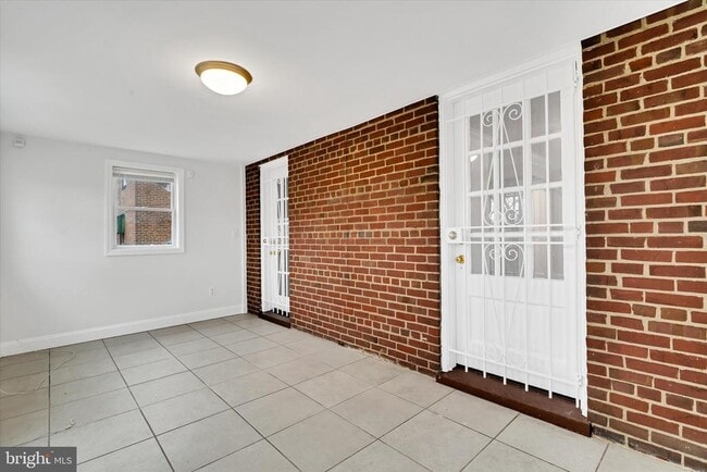 Building Photo - 1002 Chillum Rd