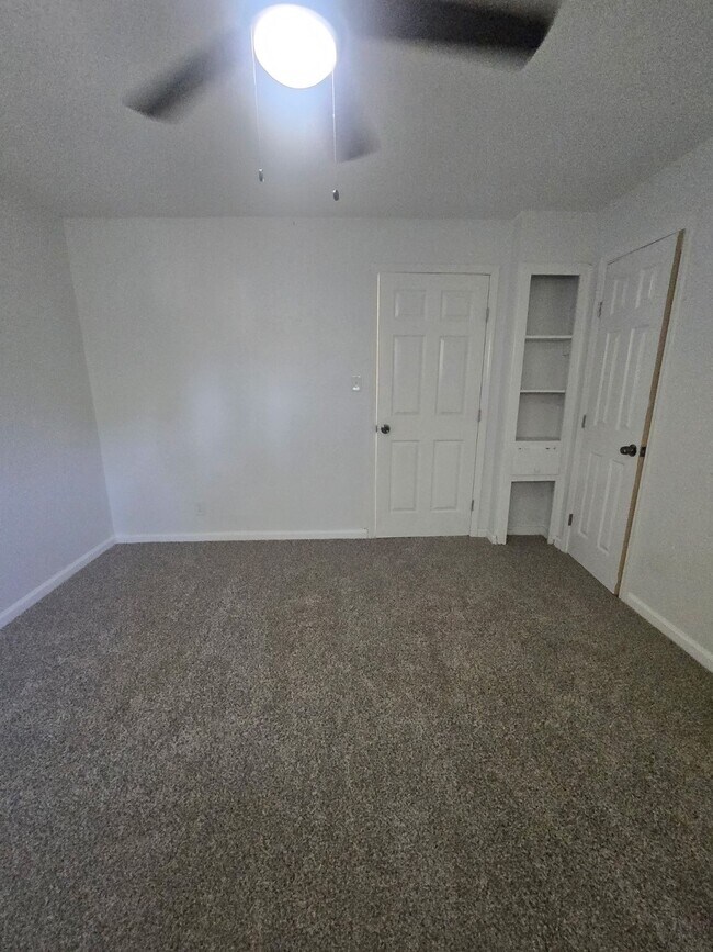 Building Photo - 2518 Lidstone St