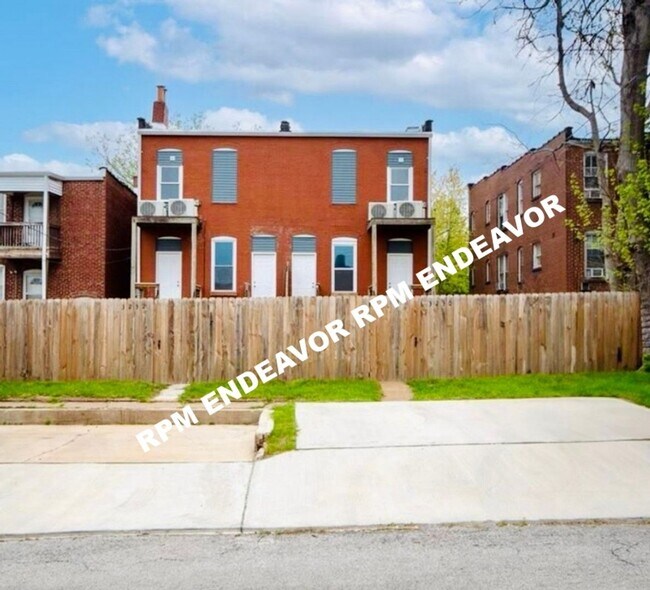 Building Photo - 3230 Pulaski St