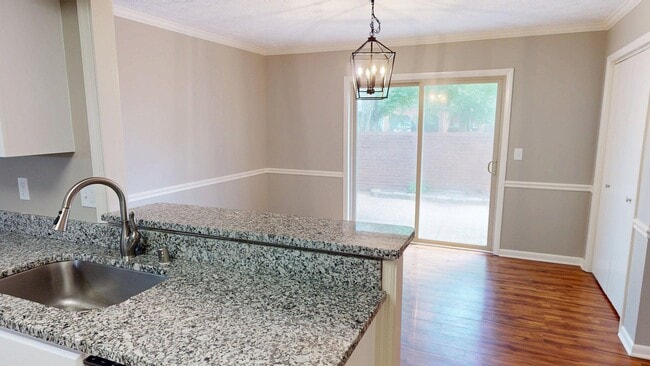 Building Photo - 2140 Fort Harrods Dr