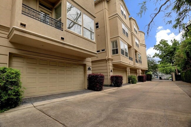 Building Photo - 1515 Hyde Park Blvd