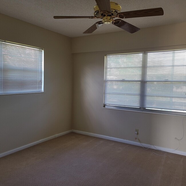 Building Photo - 417 Mansfield I