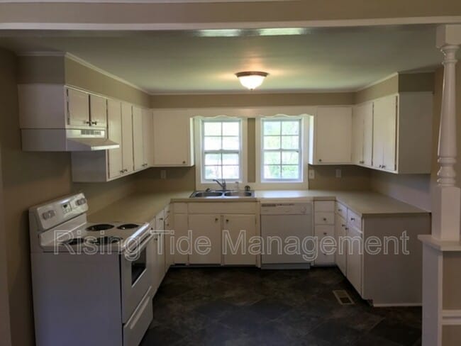 Building Photo - 1128 4th Way