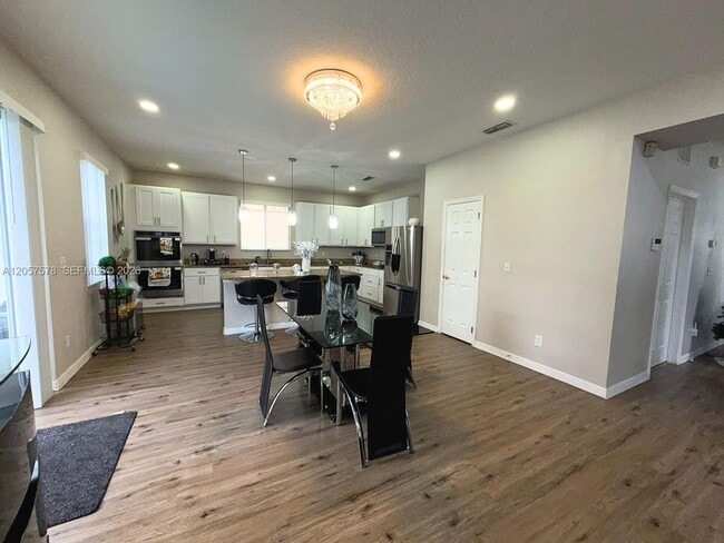 Building Photo - 233 Aldridge Ln
