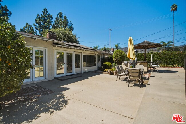 Building Photo - 110 S Elwood Ave