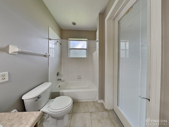 Building Photo - 36831 Queen Bee Ln