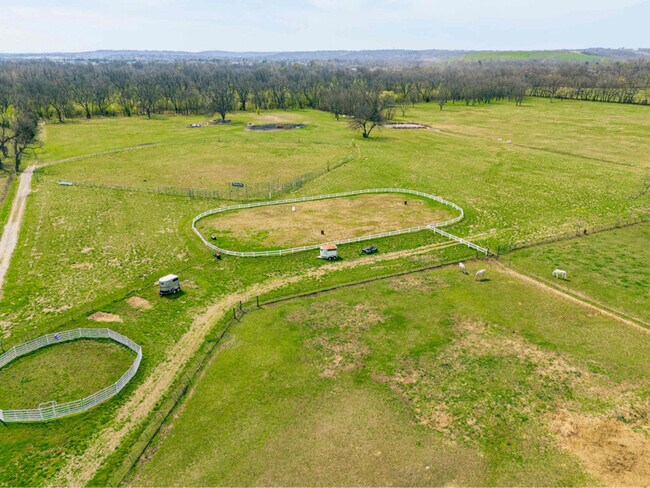 Building Photo - 9224 W 1st St