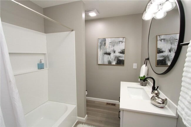 Building Photo - For Rent fully renovated 3BD 2BA Ranch home in Carmel, IN