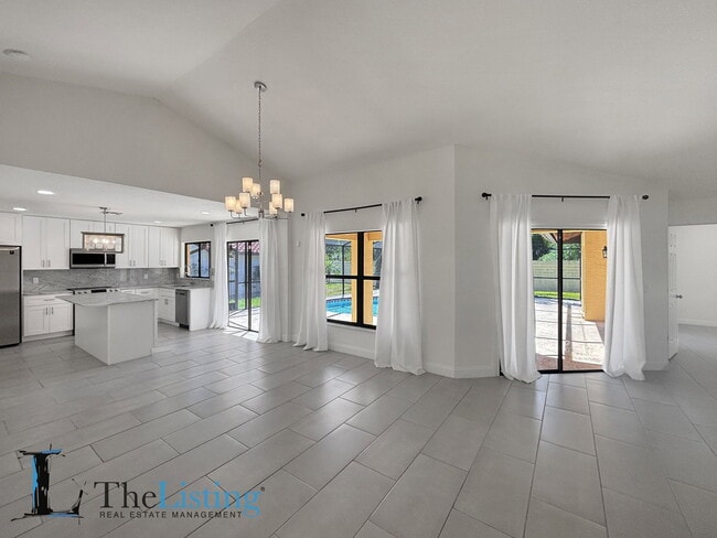 Building Photo - 8183 Terraza Ct