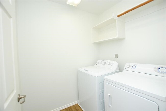 Building Photo - 3212 Victorian Manor Ln