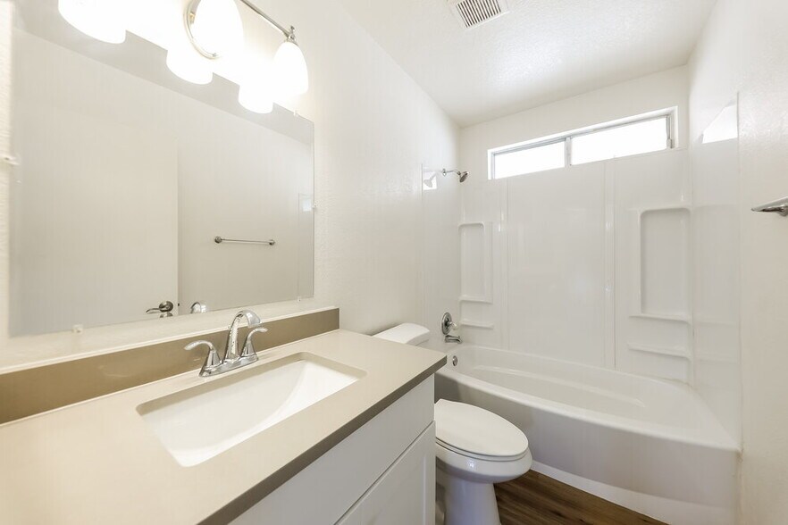 Building Photo - 4124 N 106th Ave