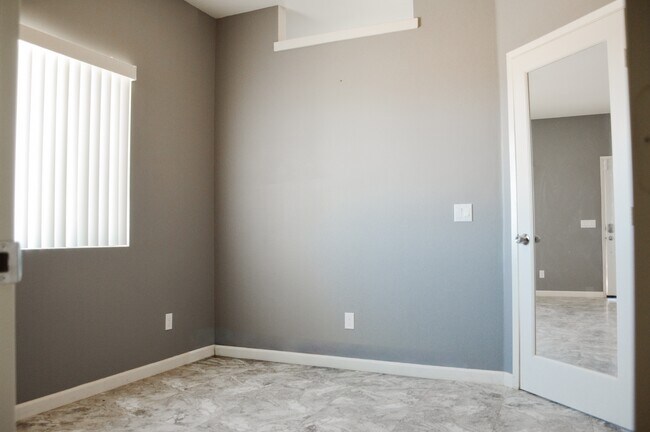 Building Photo - 1381 Soledad Ave