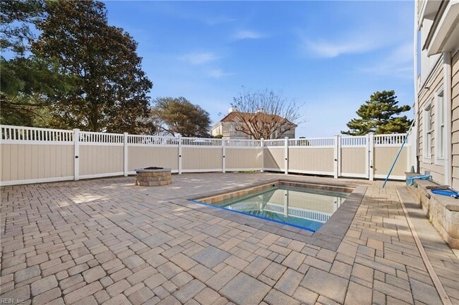 Building Photo - 508 Virginia Dare Dr