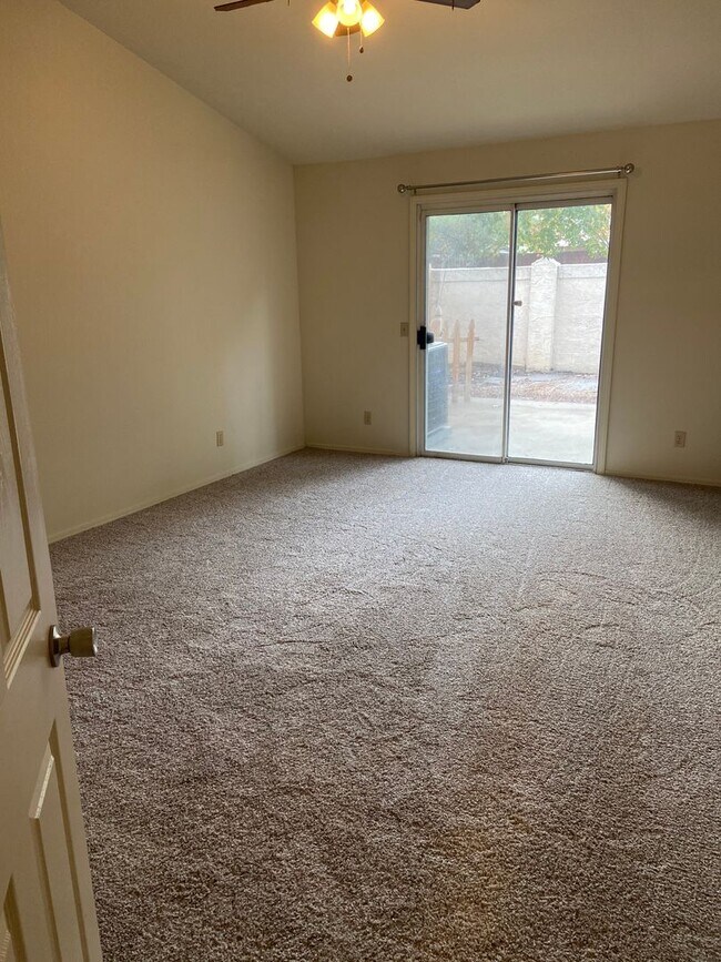 Building Photo - Antelope Highlands 3 Bdrm, 2 Bath!