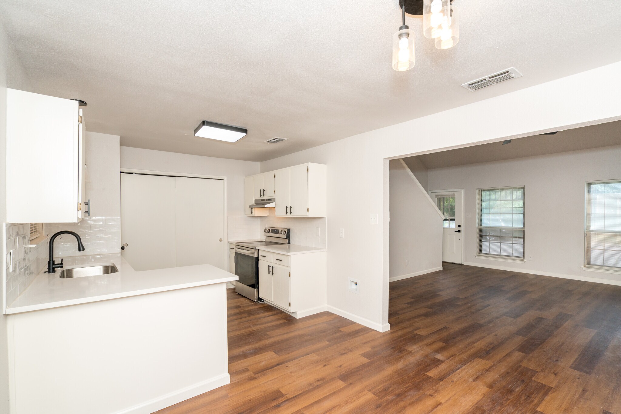 Building Photo - 731 Garden Meadow Dr