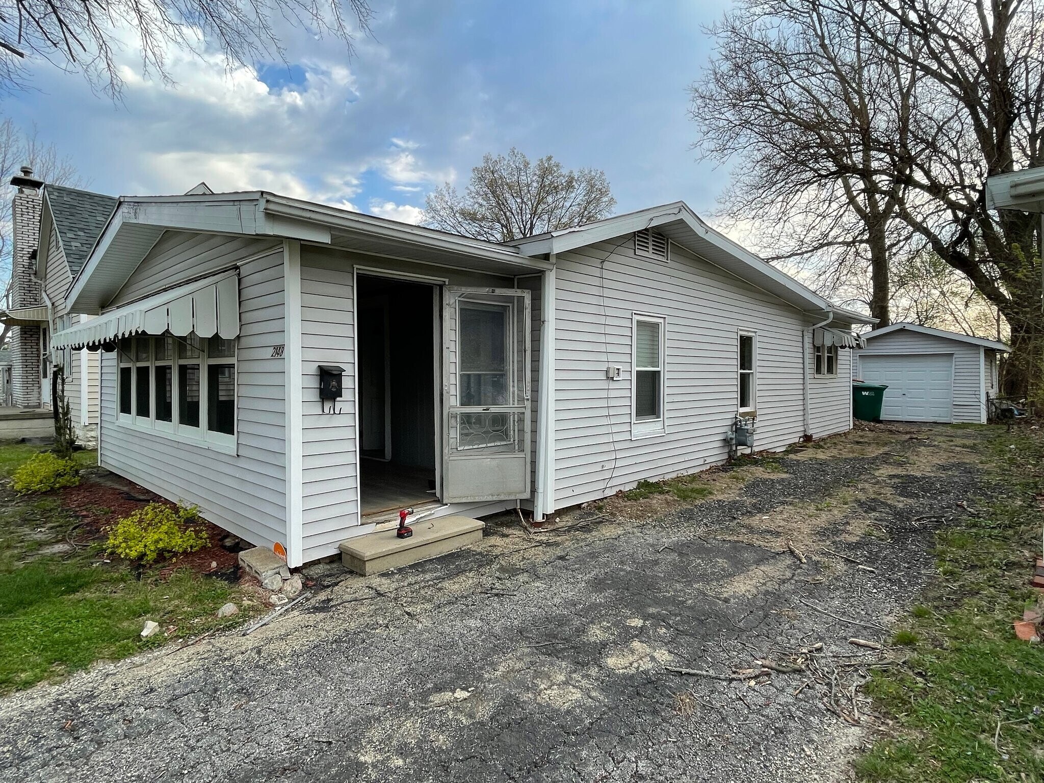 Building Photo - 2148 N Graceland Ave