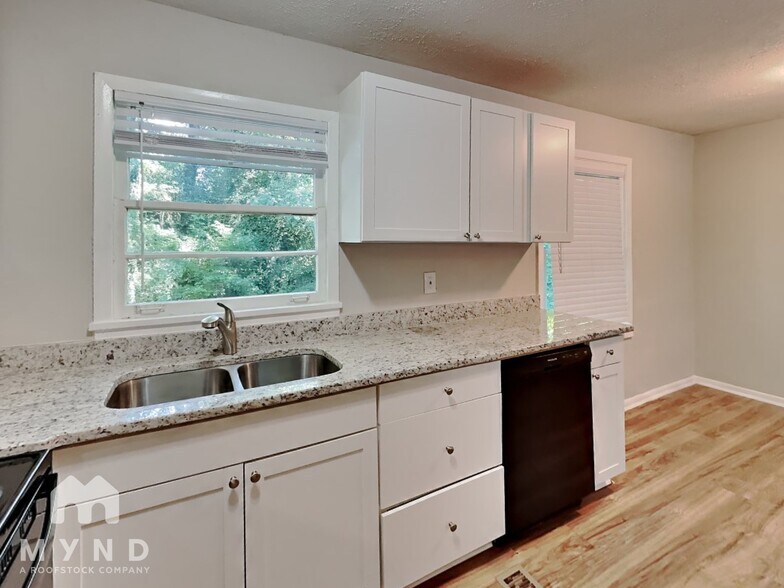 Building Photo - 502 Fairlane Cir NW
