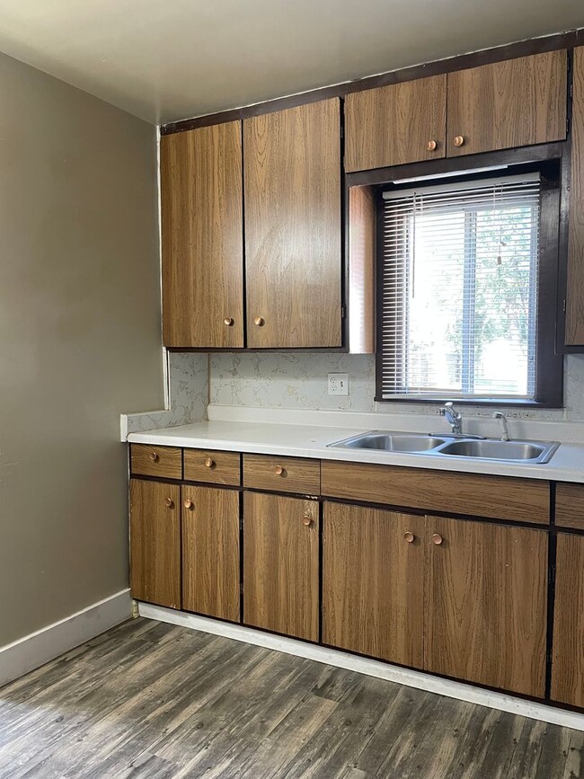 Building Photo - STUDENTS WELCOME! Cute Updated 2-Bed / 1-Bath Home 1 Mile from CSU