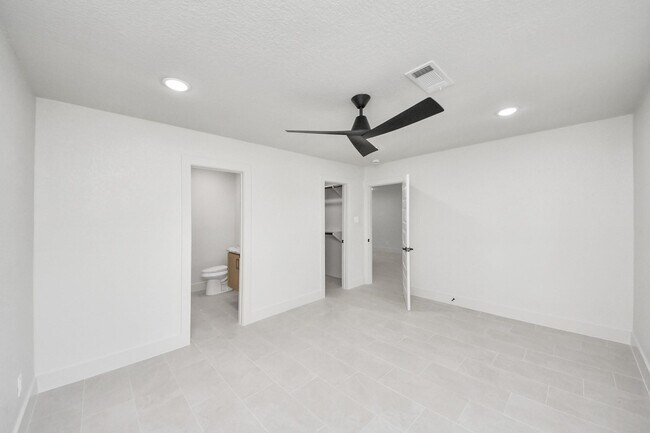 Building Photo - 13406 Shady Ln