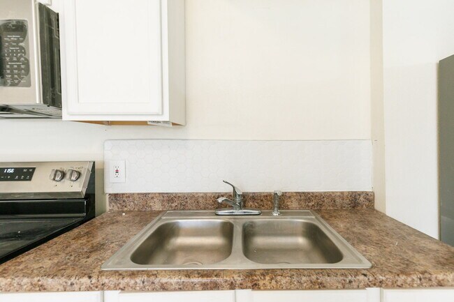 Building Photo - Spacious Backhouse Near Texas Tech, and Medical Centers!!