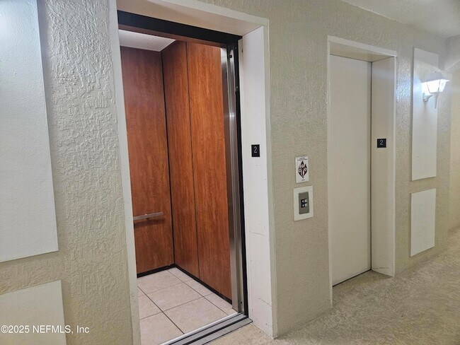 Building Photo - 7801 Point Meadows Dr