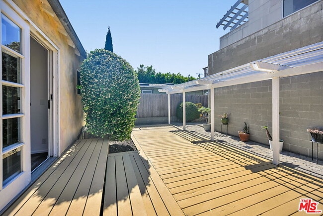 Building Photo - 655 Brooks Ave