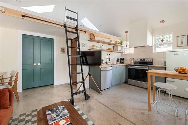 Building Photo - 1583 Braeburn Dr SE