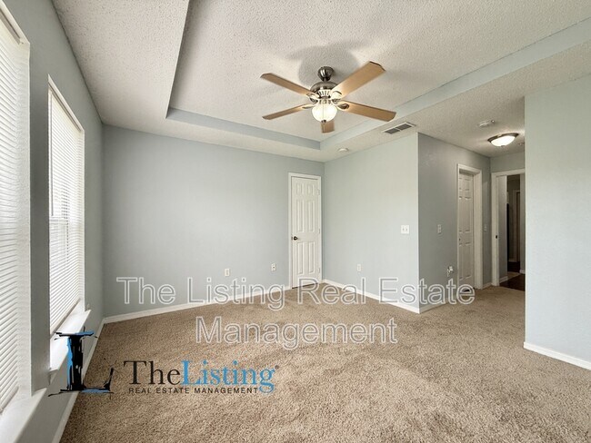Building Photo - 18001 Richmond Pl Dr