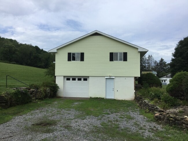 Building Photo - 56 Martha Ellen Dr