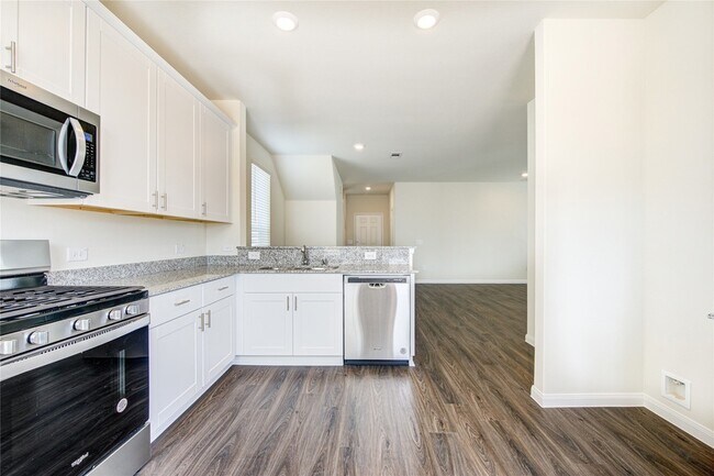 Building Photo - 11715 Braemar Village Dr