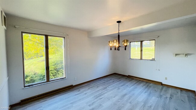 Building Photo - 4 br, 2.5 bath Condo - 1491 East Maiden St...