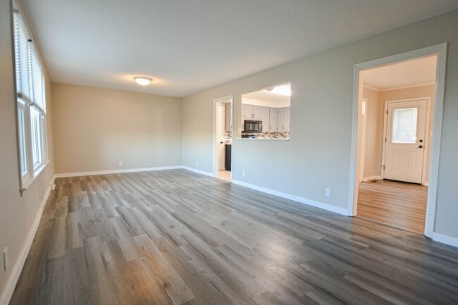 Building Photo - 414 Sango Rd