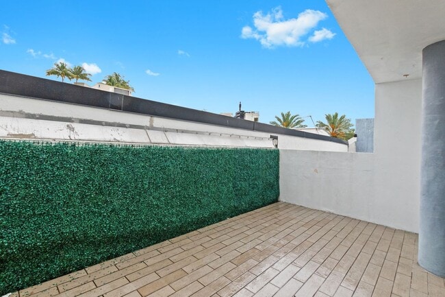 Building Photo - Luxury 2BR Penthouse in Coconut Grove | 1.5 Bath | Prime Miami Location