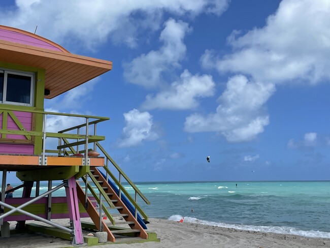 Life guard station at 75th - 7510 Dickens Ave