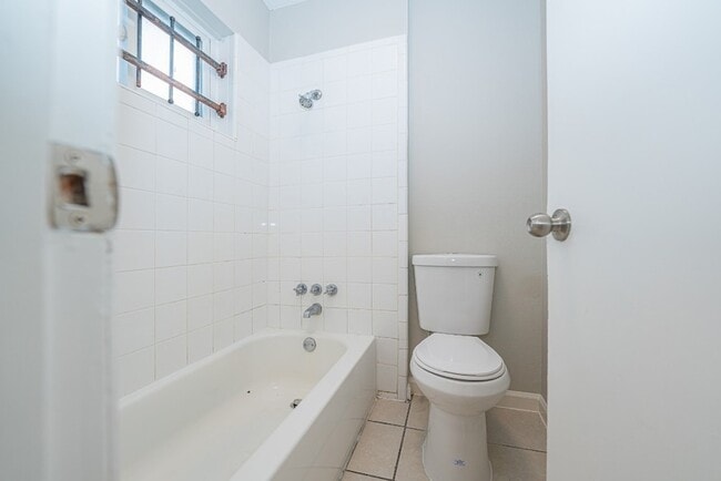 Building Photo - 8124 Beech Cove Ln