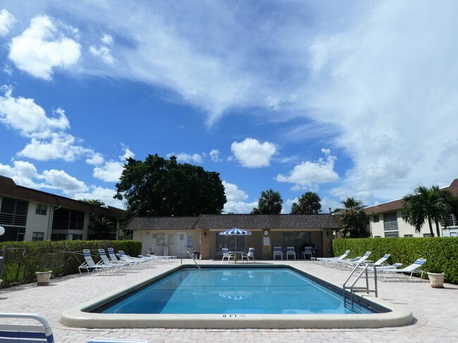 Building Photo - 9855 SW Sandalfoot Blvd