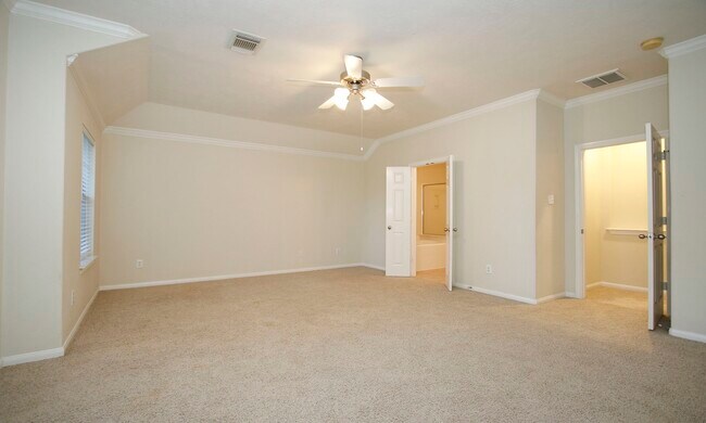 Building Photo - 11 Aquiline Oaks Pl